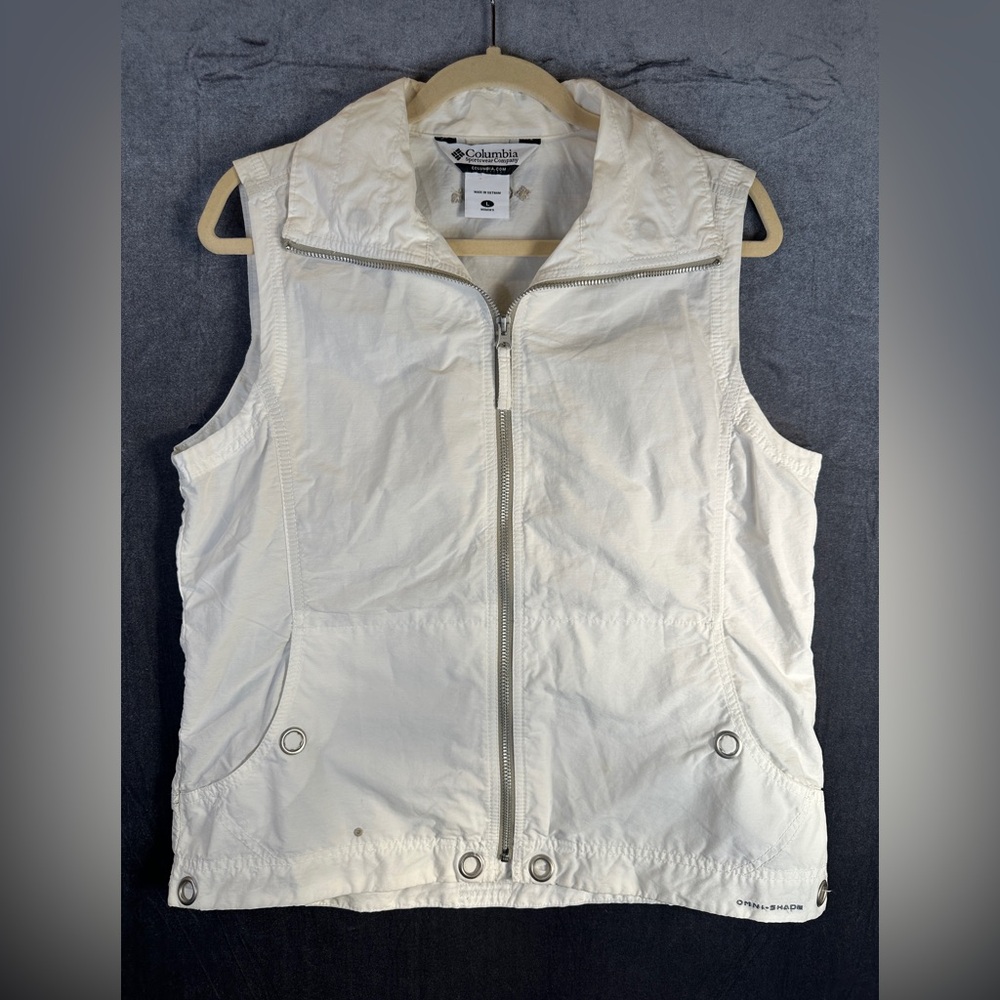 Columbia White Lightweight Vest for Outdoor Adventures
